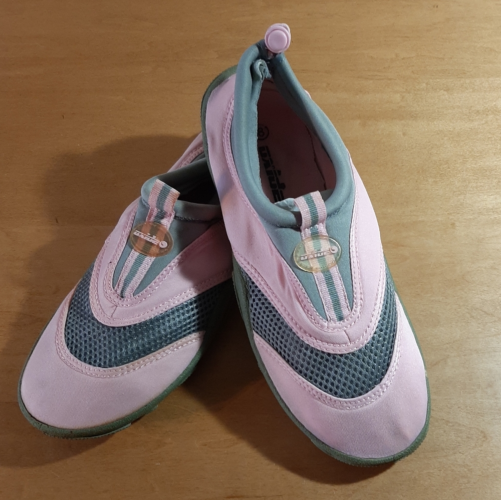 Oxide Water or Boat Shoes in pink and grey